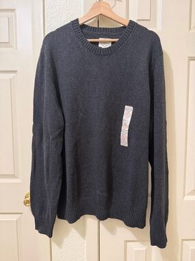 St. John's Bay Men's Charcoal Crewneck Sweater